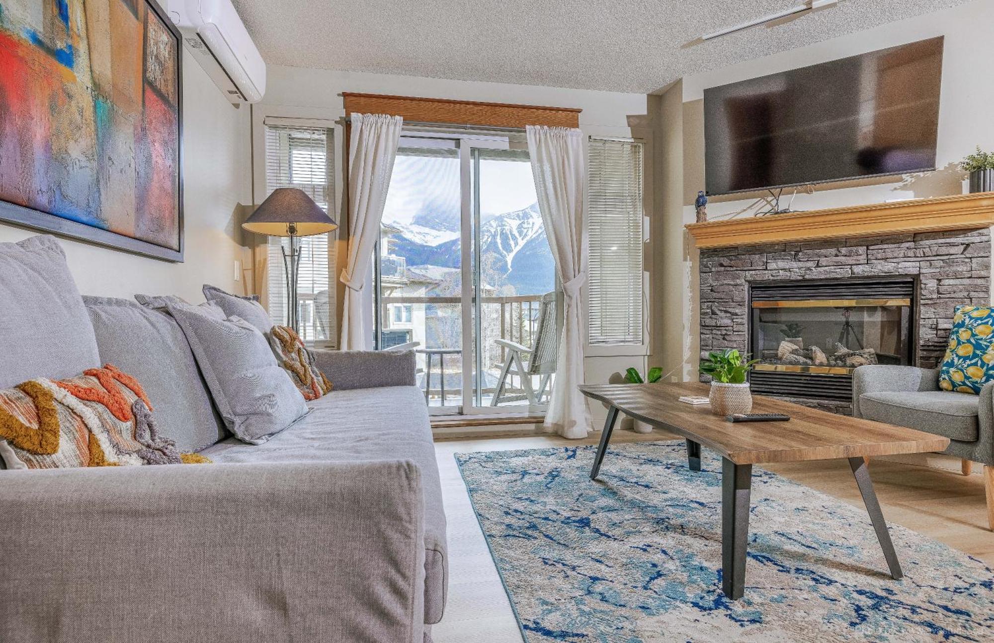 Lovely Mountain View 2 Bedroom Suite Канмор Экстерьер фото